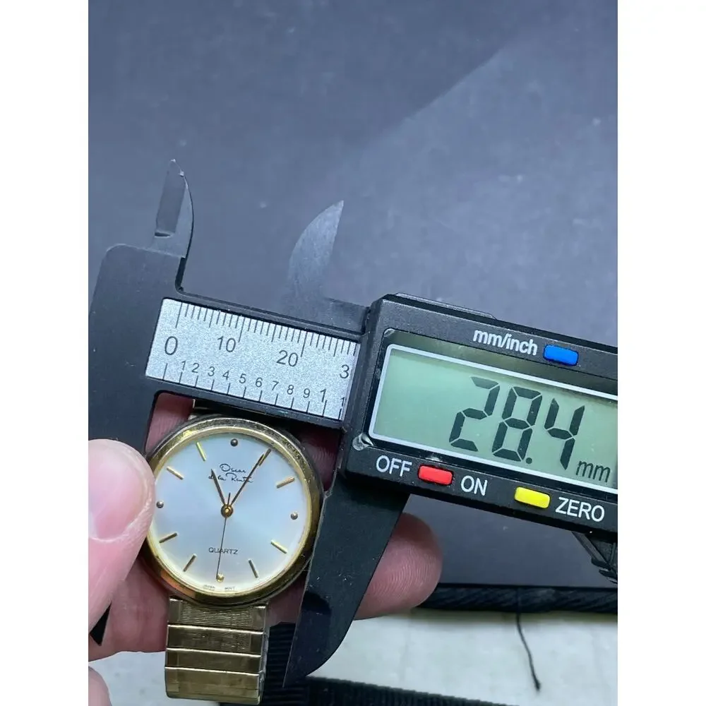 Vintage Oscar de la Renta Quartz Watch Gold Tone 28.4MM Stretch Band